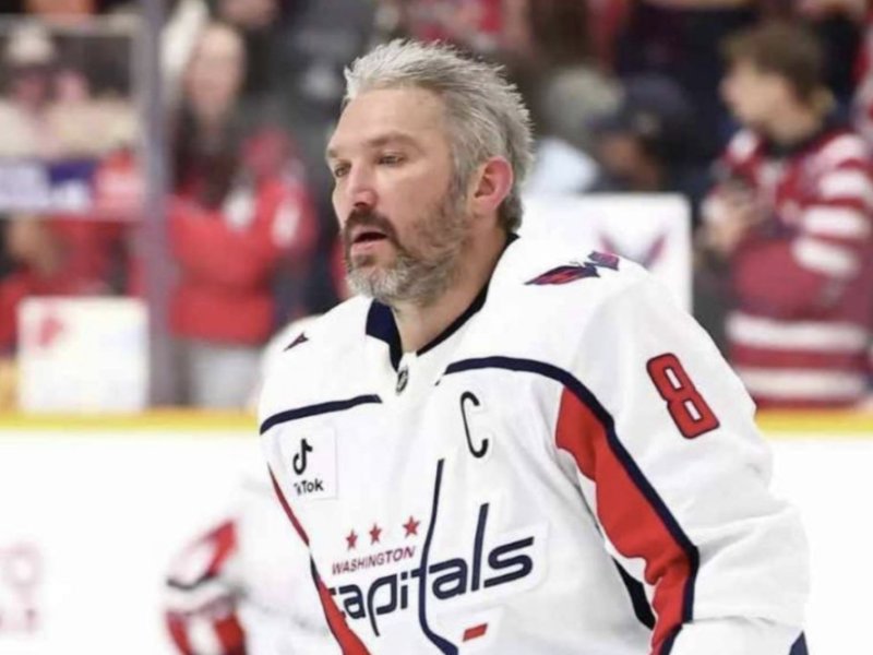 Возвращение хоккеиста после травмы ознаменовалось голом.