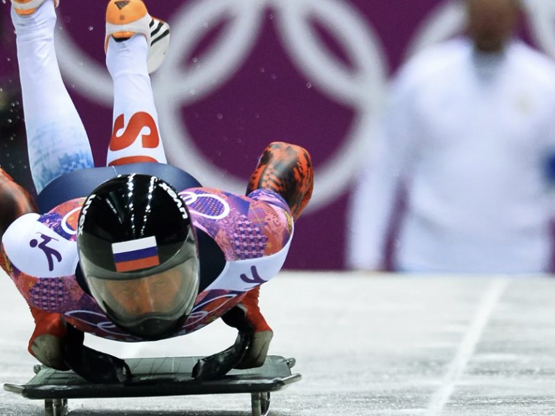 Участие россиян в олимпийских турнирах по скелетону и бобслею в 2026 году стало юридически невозможным.